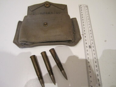 Ammunition Pouch with 3 rounds ammunition (1939)