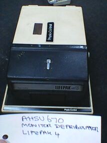 Monitor defribulator, Lifepak 4, Physio-Control Corporation, Circa 1975