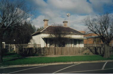 Photograph, 13 Evans Street, Sunbury