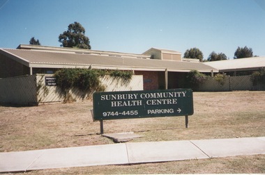 Photograph, Elwyn Davis, Former Sunbury Community Health Centre, March 2002