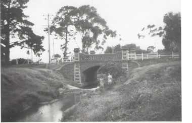 Photograph, Rosa McCall, Moonee Ponds Creek, 1949