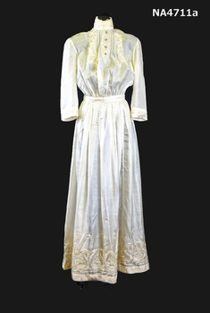 Cream silk wedding dress. High neck with a stand up shaped collar in the Queen Mary style.