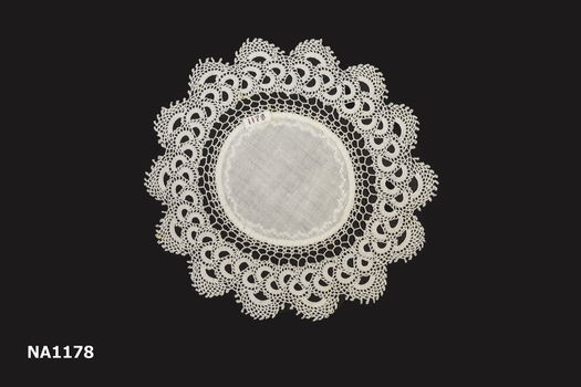 Round white cotton doyley