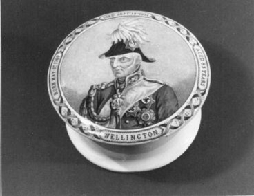 China container with Wellington depicted on lid