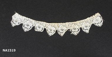 Piece of lace consisting of 8 points