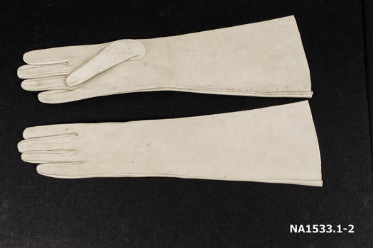 Fine suede taupe gloves.