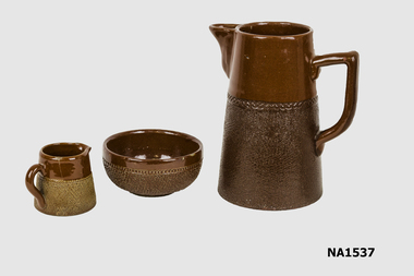 Jugs & bowl set