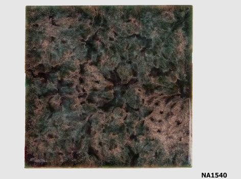 Square tile