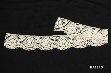Long cream cotton lace piece with 9 main patterns