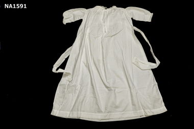 White cotton infant's nightdress 