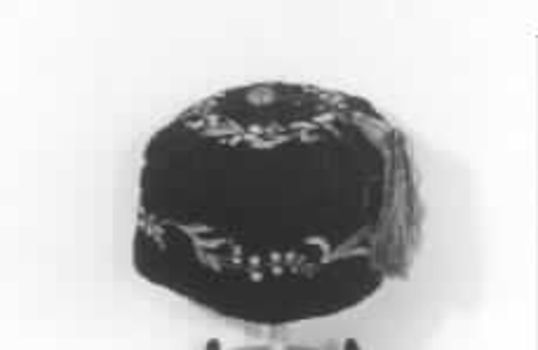 Black cap with a lily of the valley design 