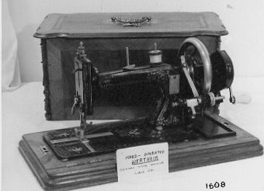 Black machine transverse shuttle Serial No. 496547,