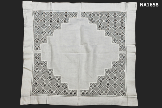 White supper cloth 