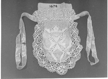 Evening Bag made of ecru maltese lace lined in aqua silk 