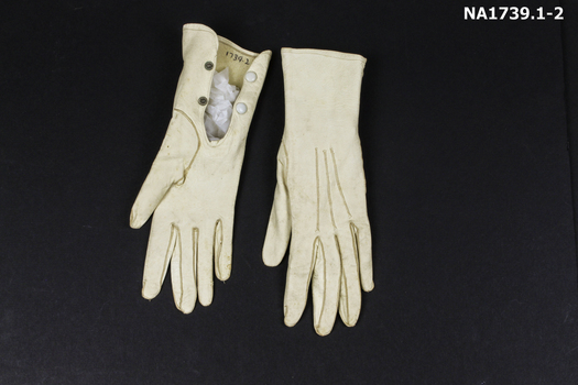 Pair cream kid gloves