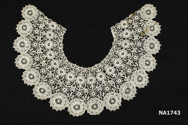 Large cream lace collar