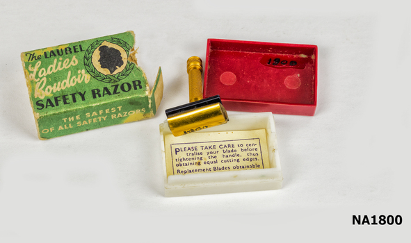 Minute gold coated lady's safety razor