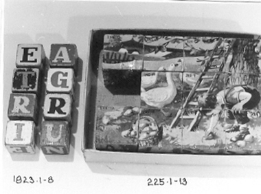 Eight wooden blocks - 