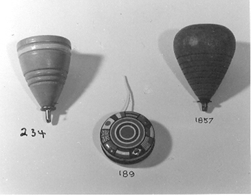 Metal yo-yo, depicting flags on one side 