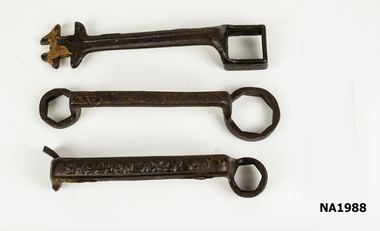 Wheelwright's wrenches