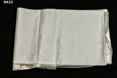 White table cloth 