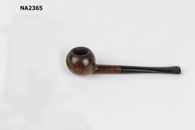 Pipe with wooden bowl.
