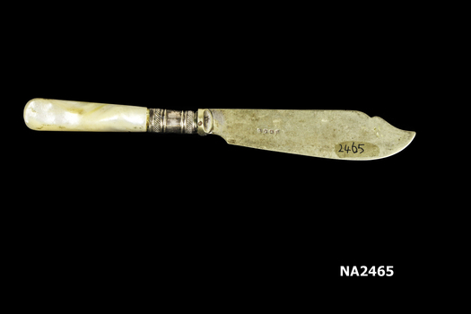 Butter knife with decorative blade