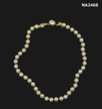 Artificial pearl necklace