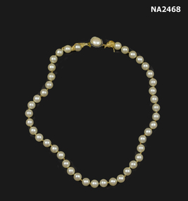 Artificial pearl necklace