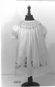 Very fine cotton muslin round neck hand smocked