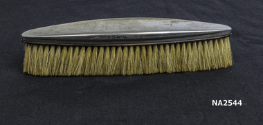 Oval silver plated / electroplated deco clothes brush.