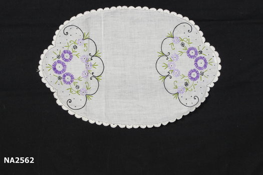 White linen oval table centre