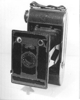 Black folding bellows camera.AGFA 127. Folds back into a narrow case with handle. Instruction book included.