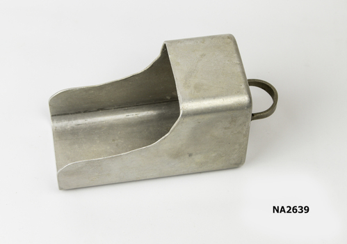 Aluminium scoop with a small loop has handle.