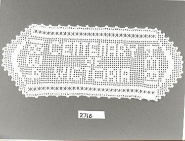 Crochet sandwich tray doyley in white cotton. 