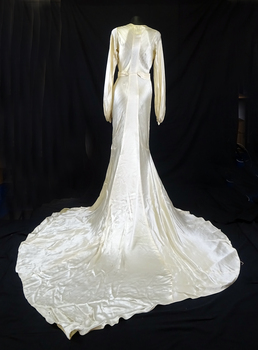 1936 Cream satin dress with a V neck (back)