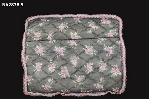 Metal doll's bed with knitted cover, cotton mattress, white polyester pillow