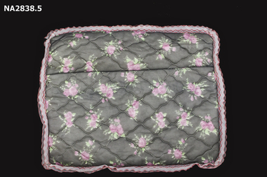 Metal doll's bed with knitted cover, cotton mattress, white polyester pillow