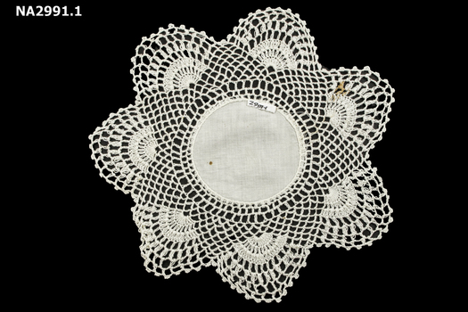 Crotched mat of six medallions linked around a centre circle.