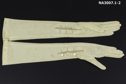 Cream lisle gloves. 