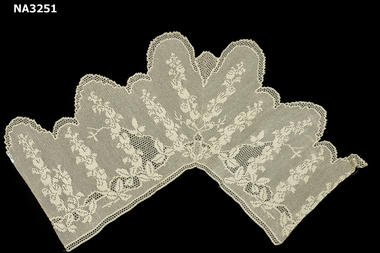Textile - Filet lace tablecloth corner