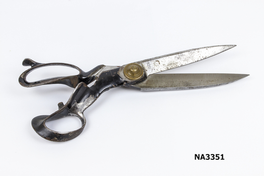 Long tailor's cutting shears, 