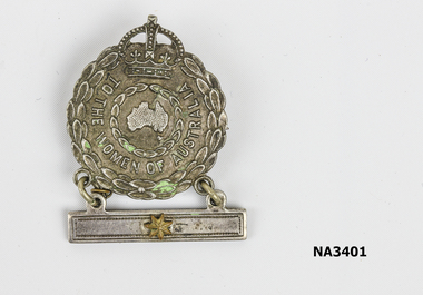 Medal of silver metal and bar with one star attached;