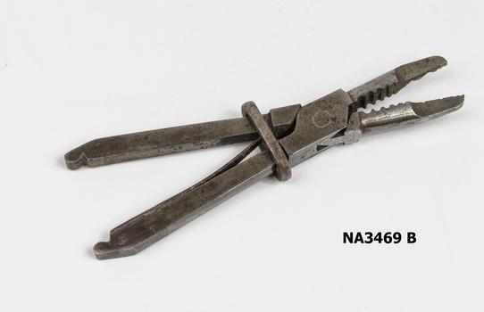 A multi-tool to cut and draw wire. 