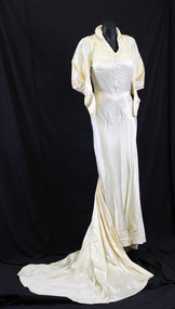 1929 Cream satin wedding dress (front)