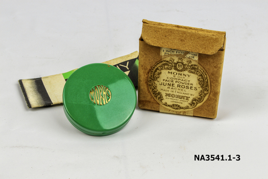 Round enamelled compact 