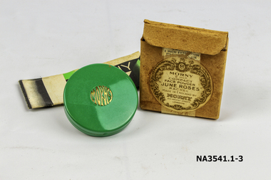 Round enamelled compact 