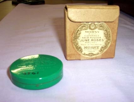 Round enamelled compact 