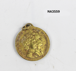 Small medal with Queen Elizabeth and Prince Phillip's head in profile