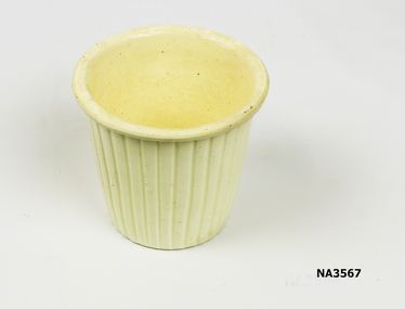 Cream ceramic pot 
